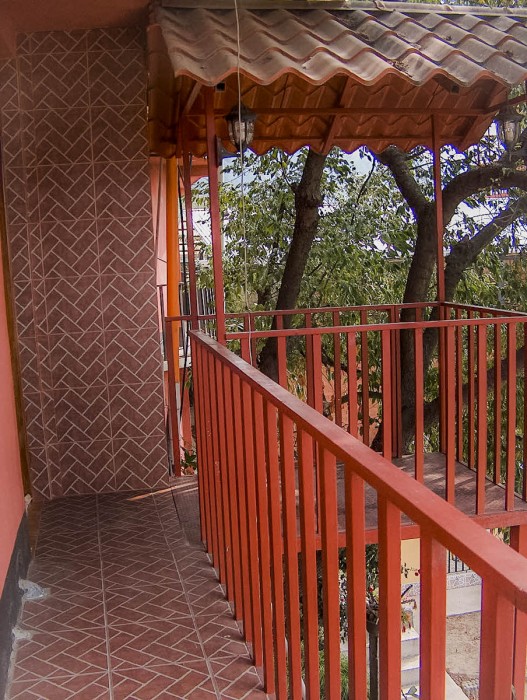 Pasillo y balcón, apartamento 2A, Quetzaltenango.