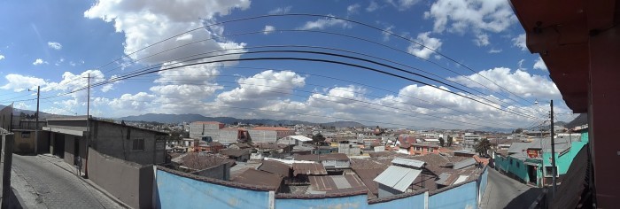 Vista desde el balcón del apartamento 10, Quetzaltenango, Guatemala.