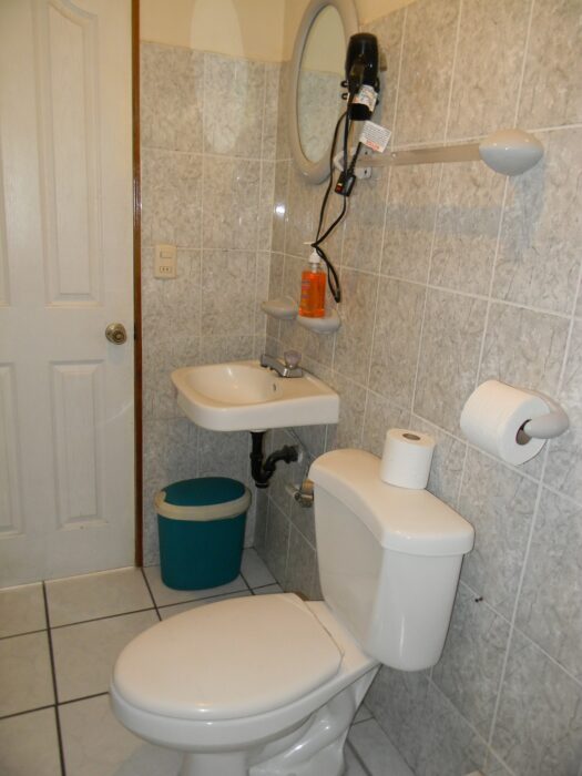 Bathroom apartment 2
