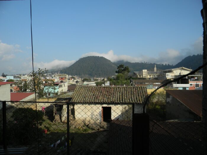 Vista de las montañas desde el apartamento #3B