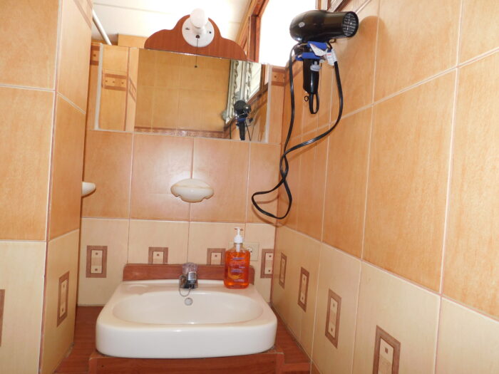 Bathroom apartment 2A