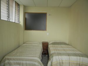 Habitación con dos camas imperiales.