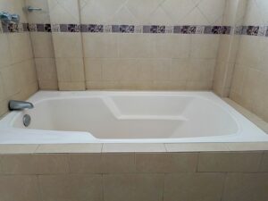 Bañera, apartamento #1A