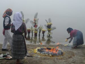 Ceremonias mayas en la Laguna de Chicabal, Quetzaltenango, Guatemala Ceremonias mayas en la Laguna de Chicabal, Quetzaltenango, Guatemala